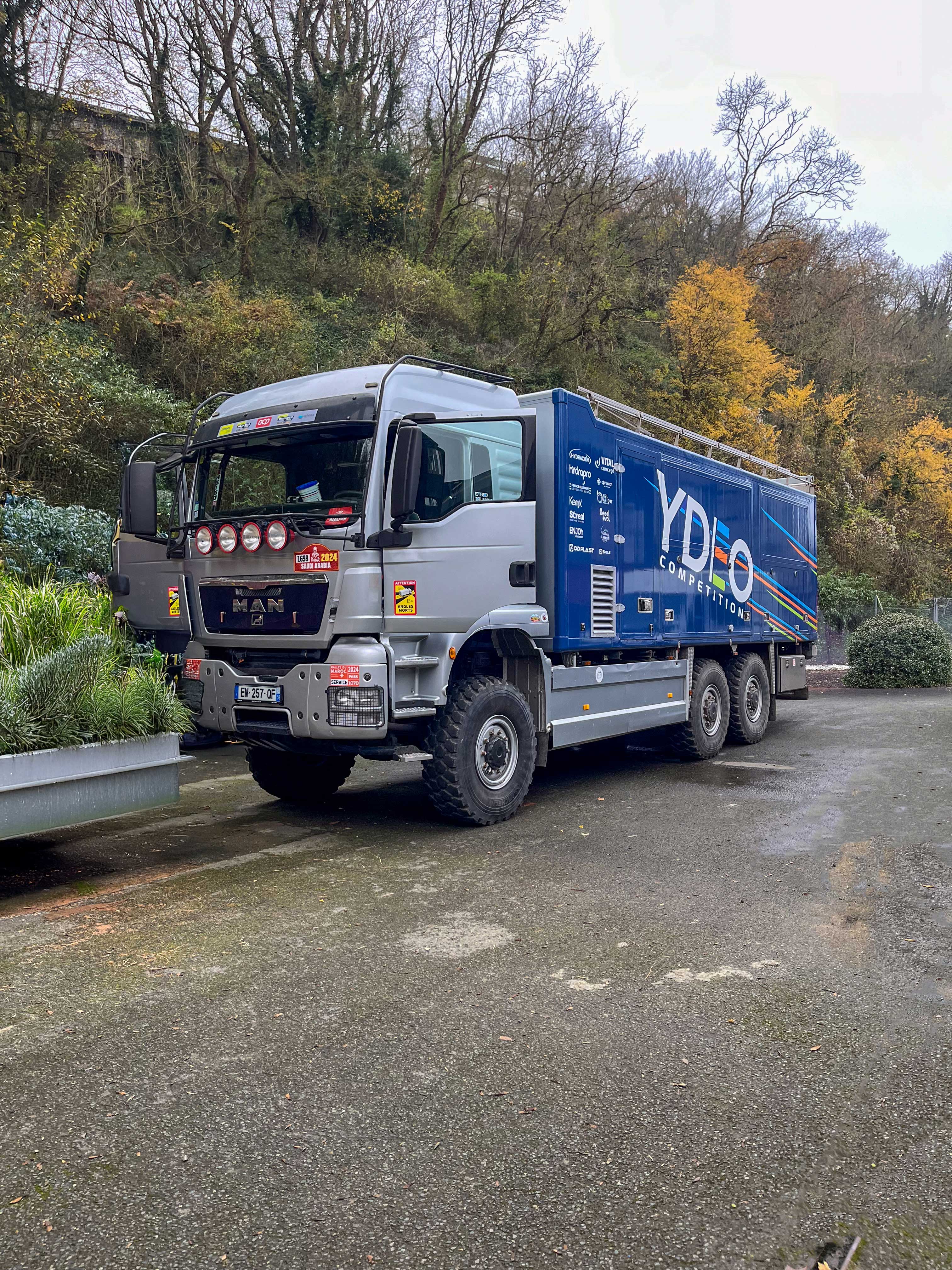 MAN TGS 6x6 en assistance de rallyes raids