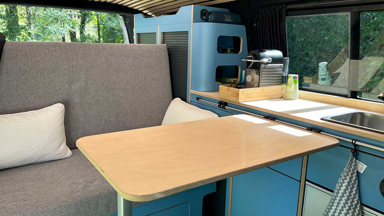 Aménagement d’un Volkswagen T6 L1H1 : confort, autonomie et design sur-mesure