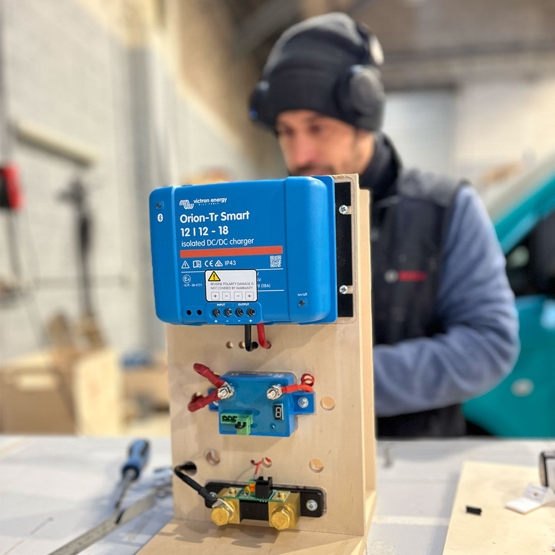 Installation électrique 12 V dans un van aménagé par Homad